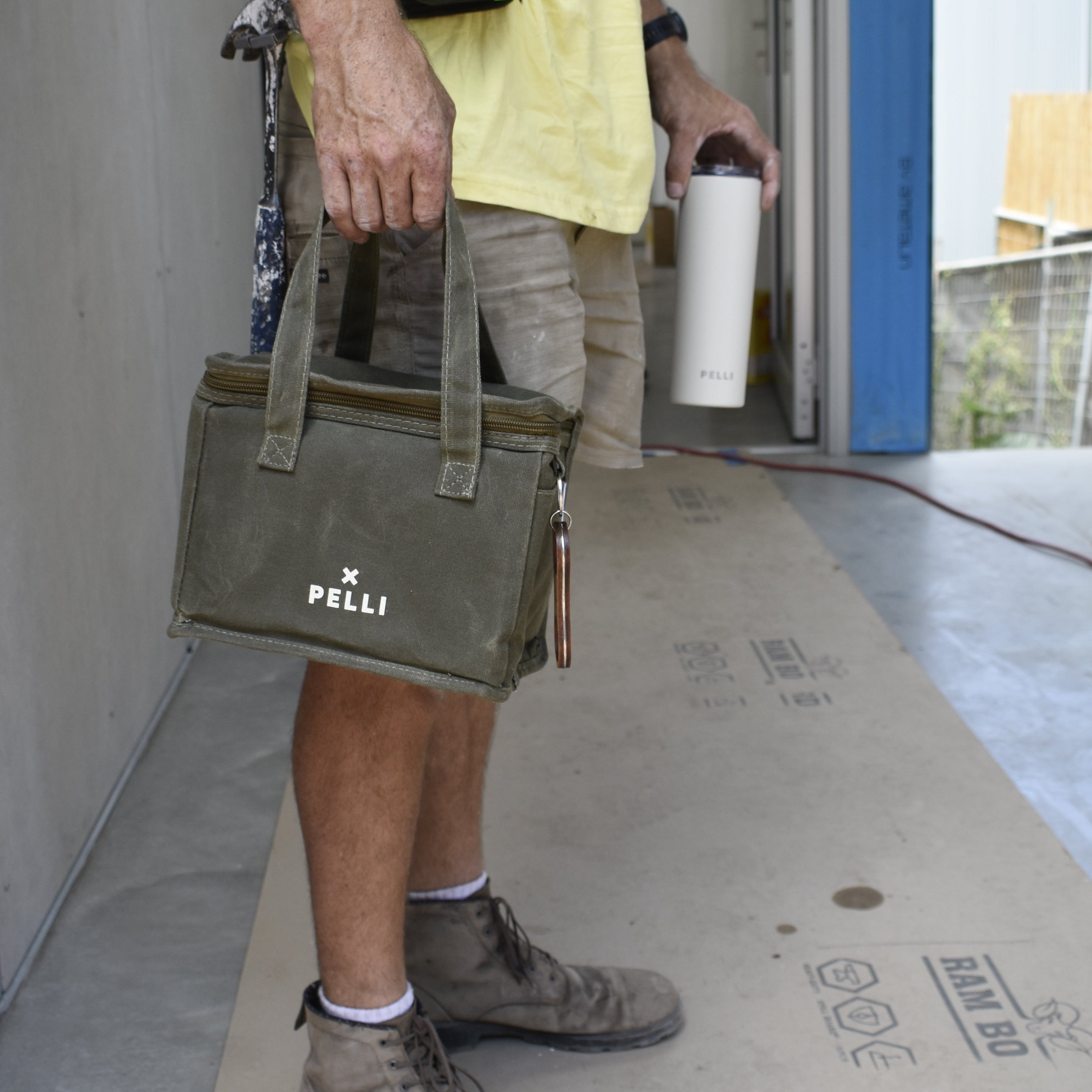 Waxed Canvas Insulated Lunch Bag I Waxed Canvas I Dark Green Army