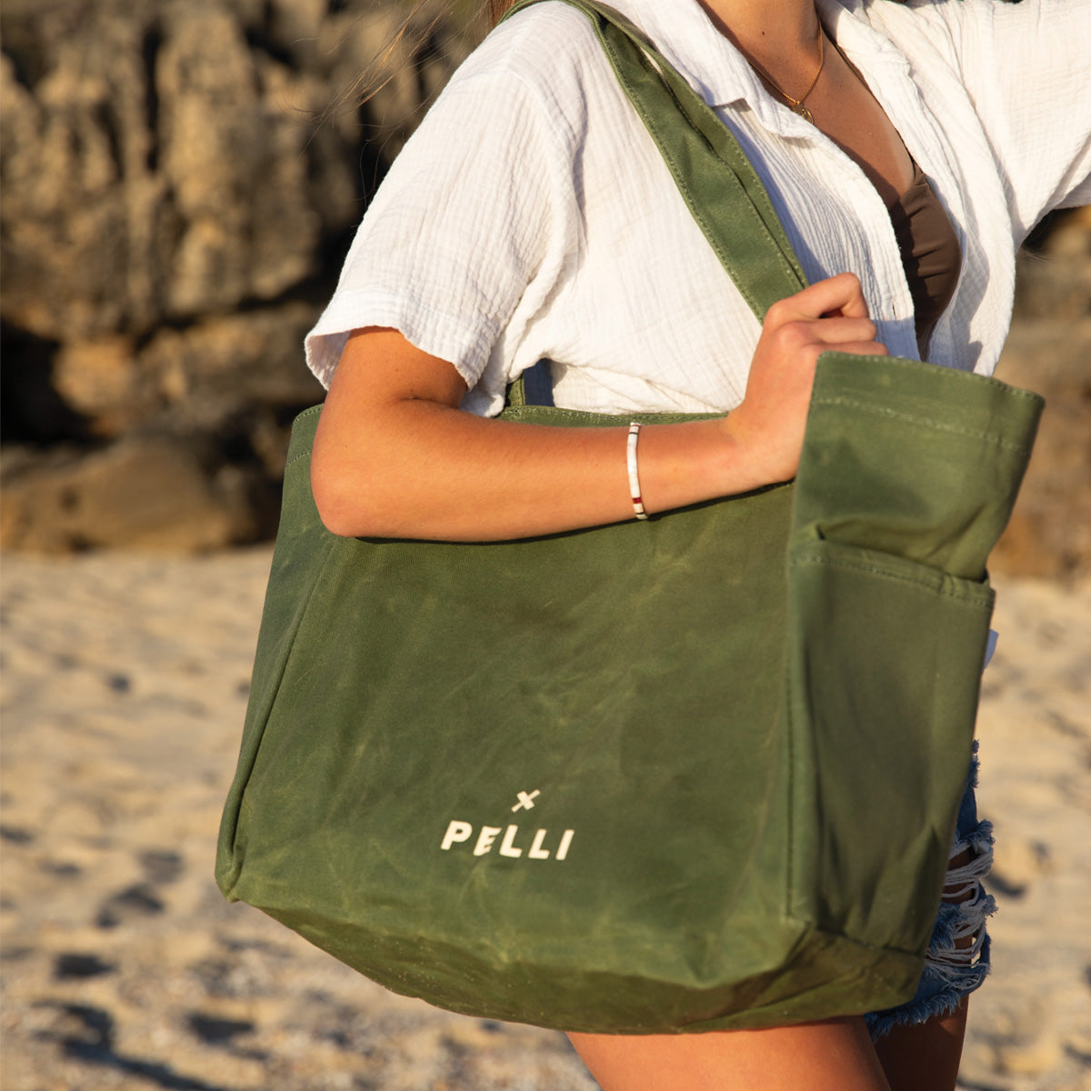 Load image into Gallery viewer, waxed canvas tote bag in green
